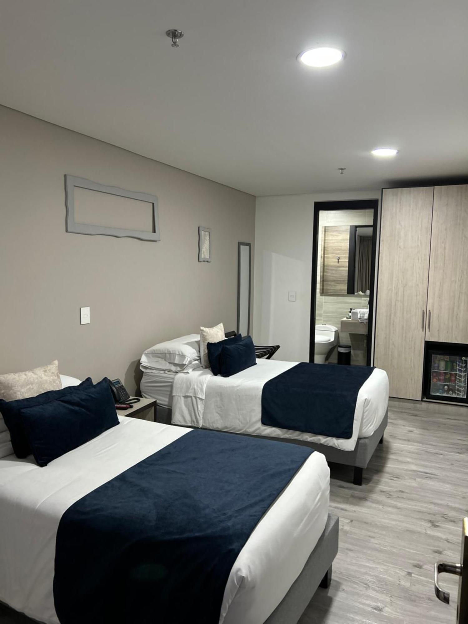 Hotel Wlh Silver Corferias Богота Екстериор снимка