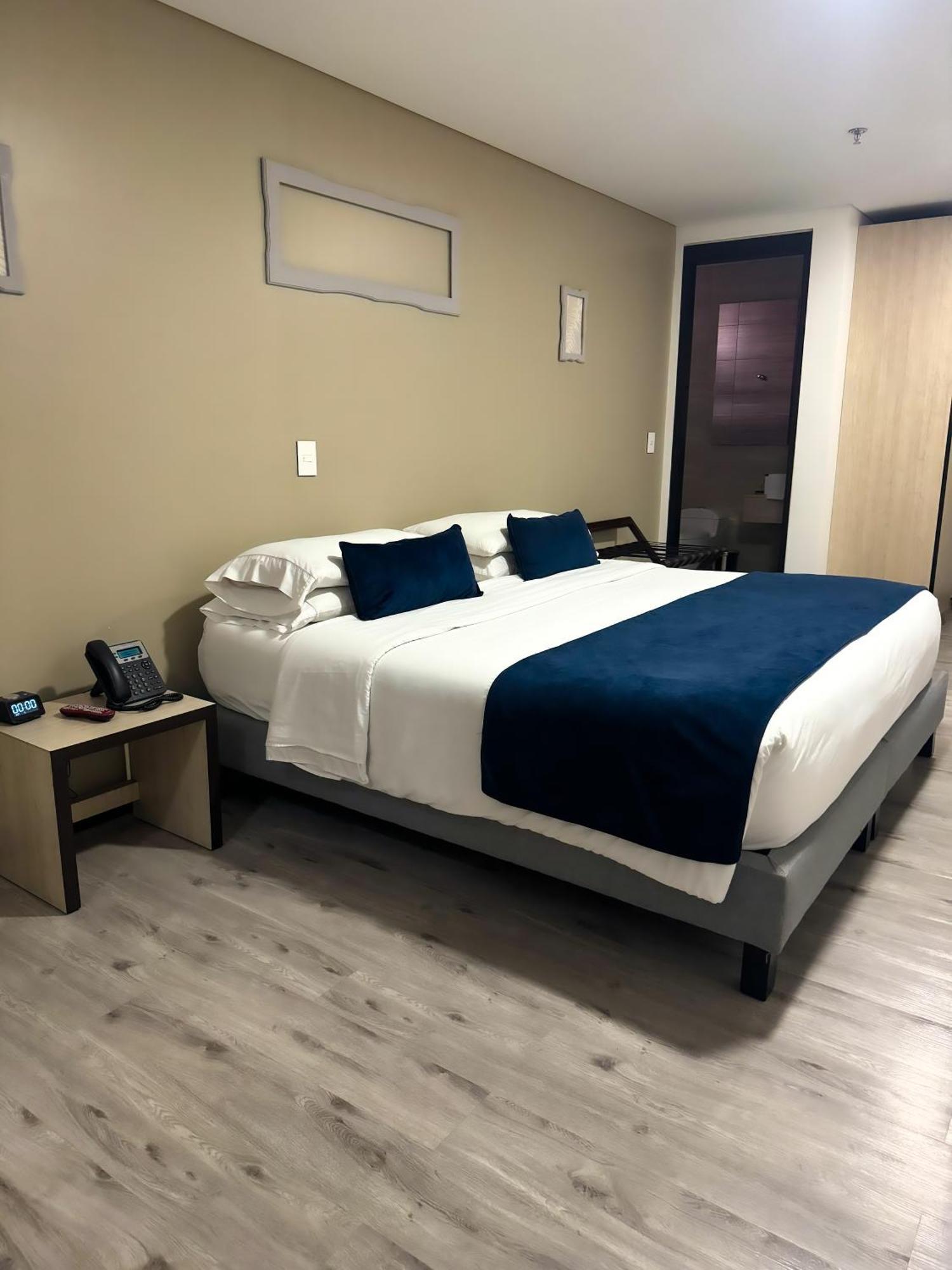 Hotel Wlh Silver Corferias Богота Екстериор снимка