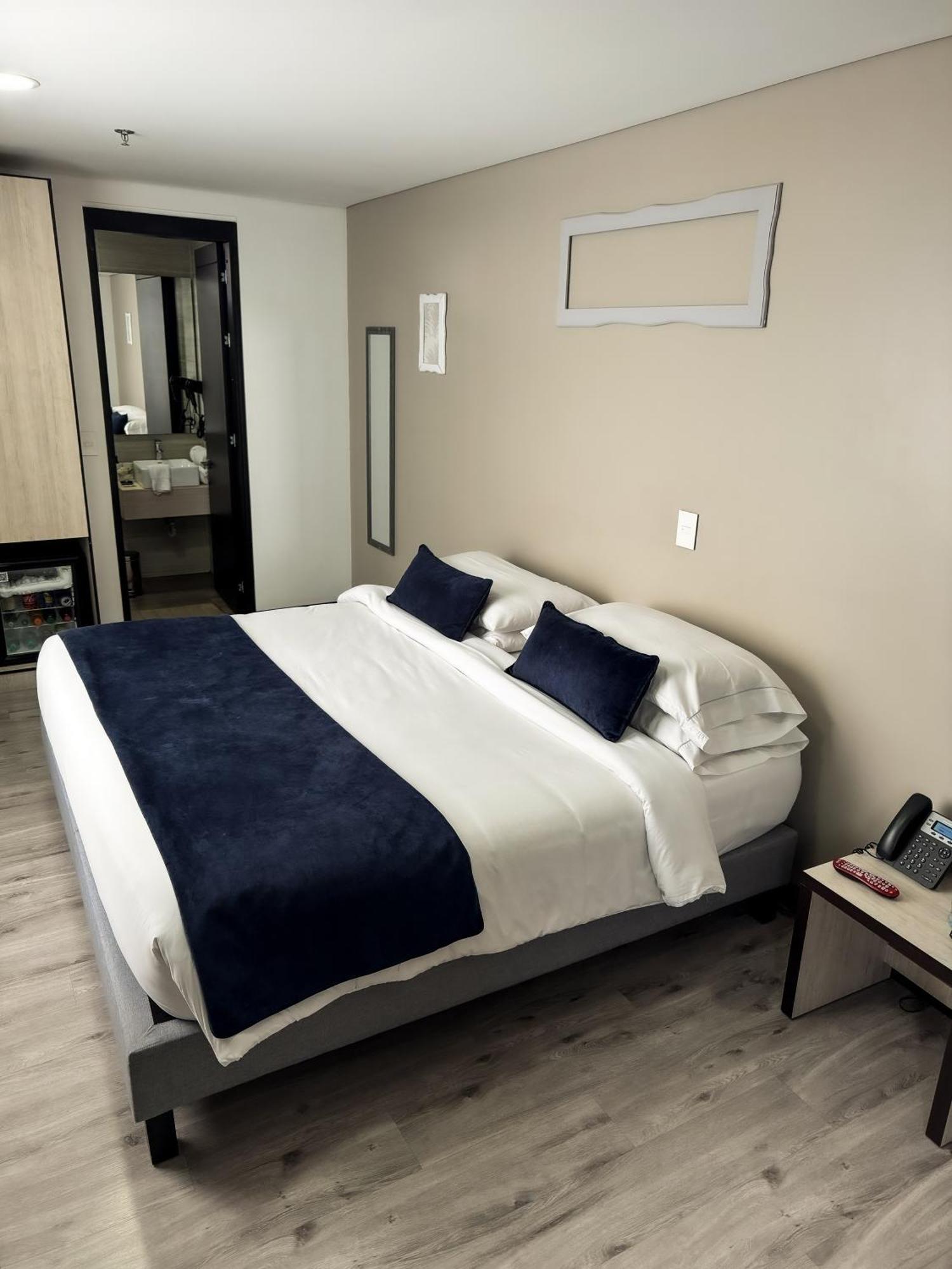 Hotel Wlh Silver Corferias Богота Екстериор снимка