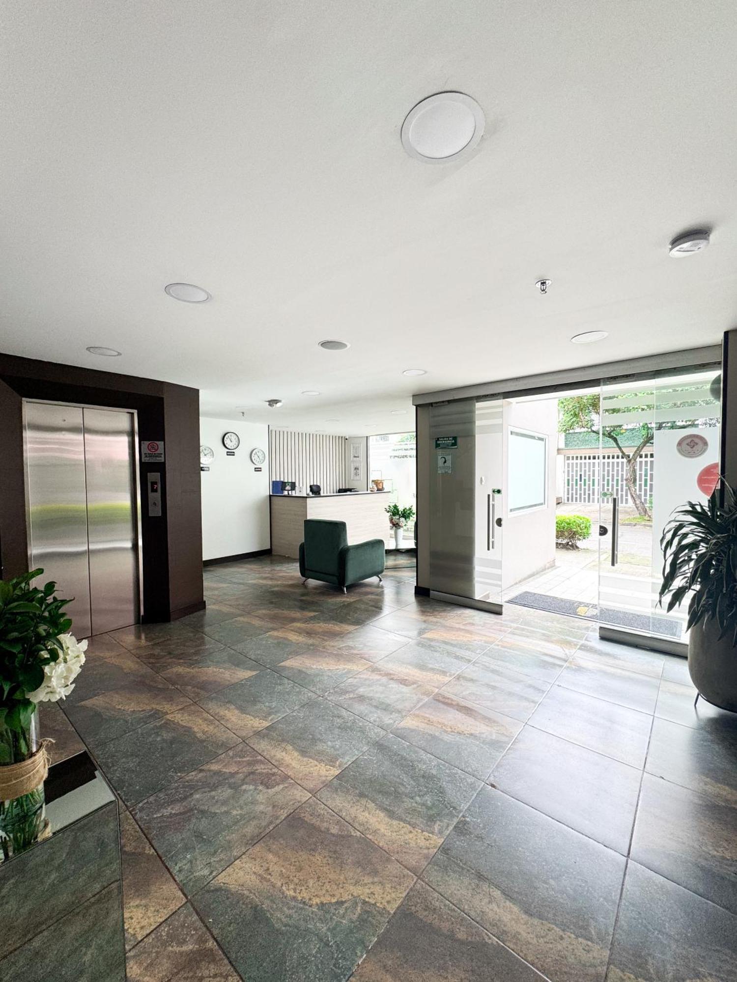 Hotel Wlh Silver Corferias Богота Екстериор снимка