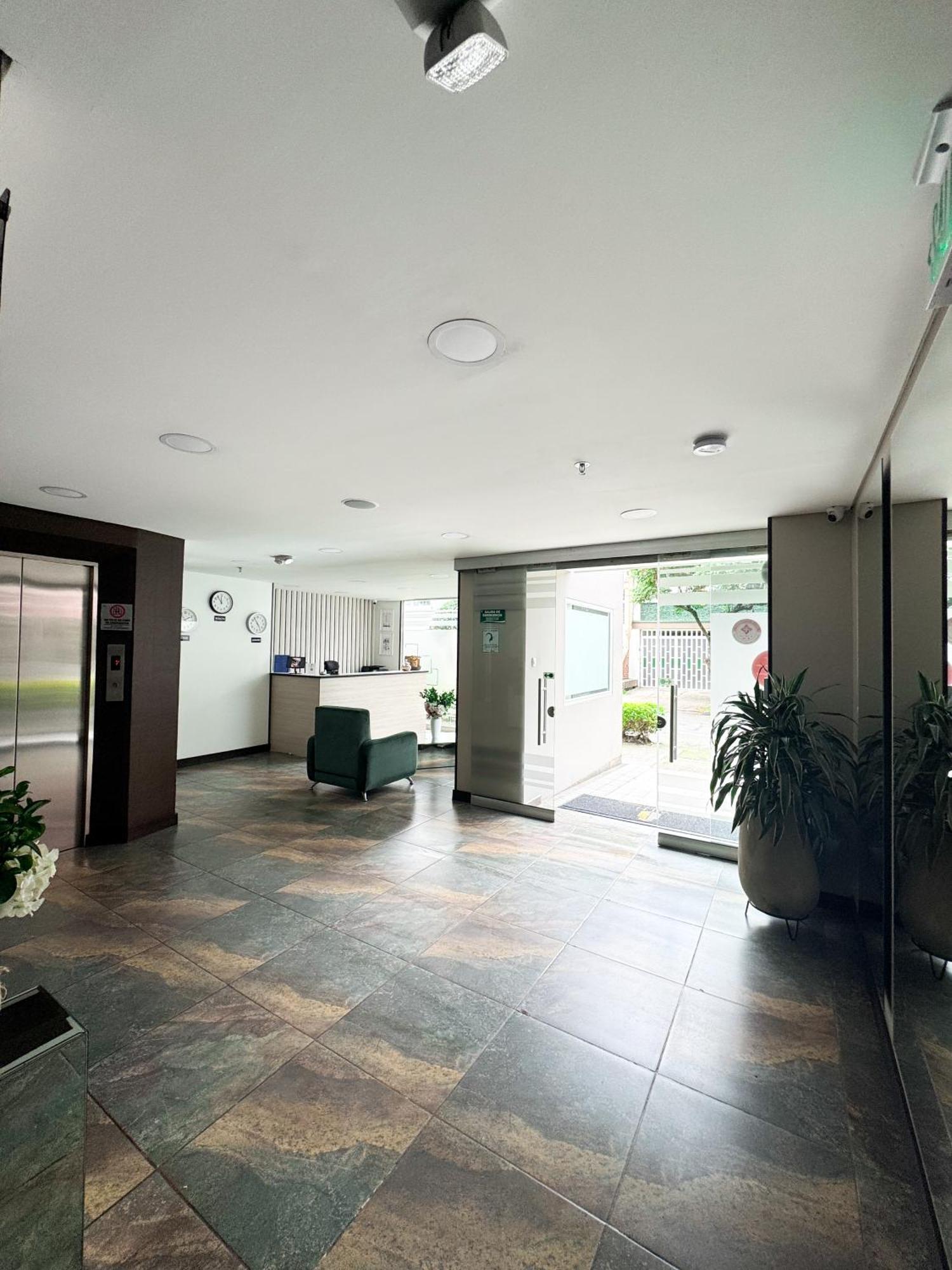 Hotel Wlh Silver Corferias Богота Екстериор снимка