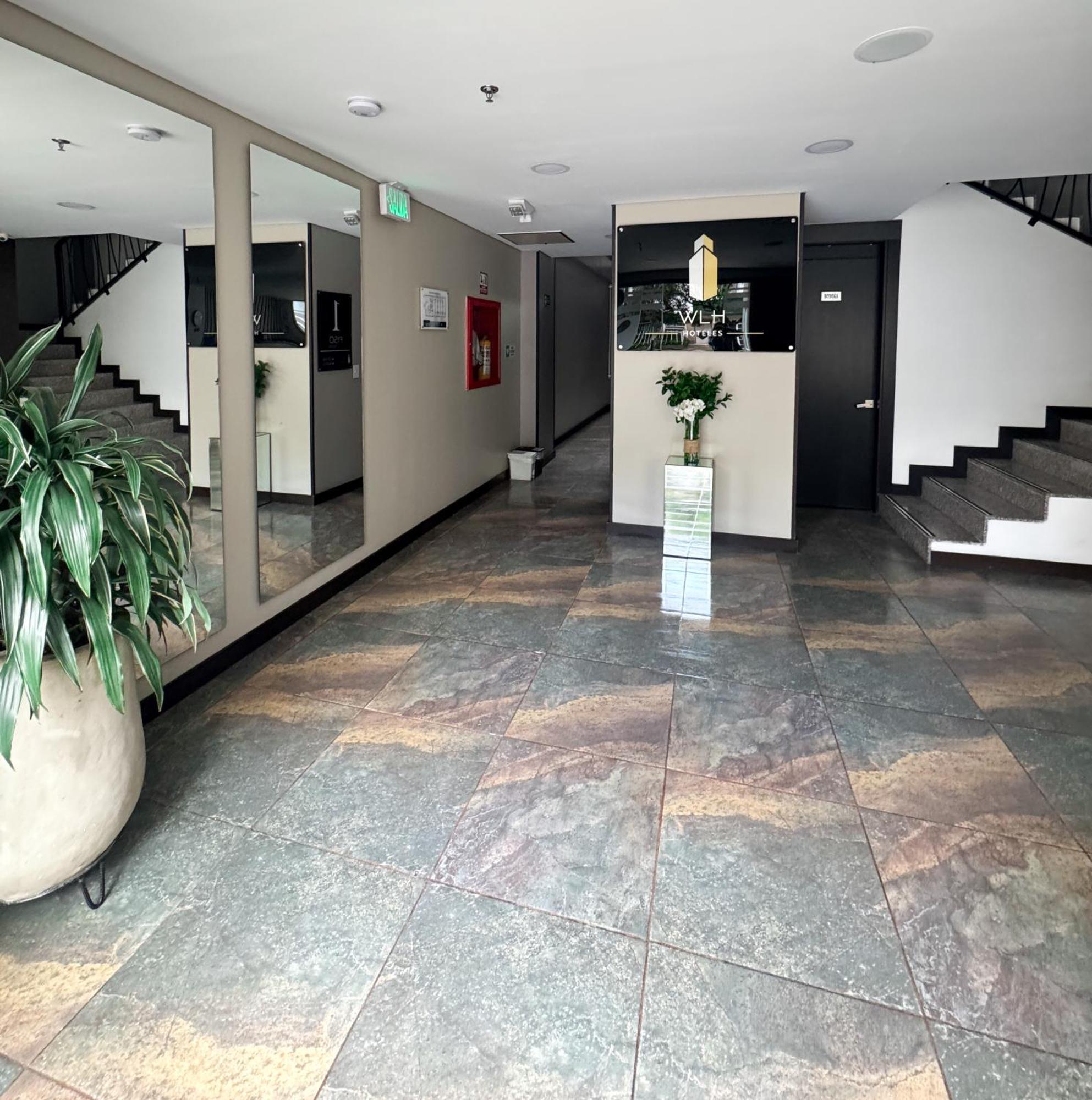 Hotel Wlh Silver Corferias Богота Екстериор снимка